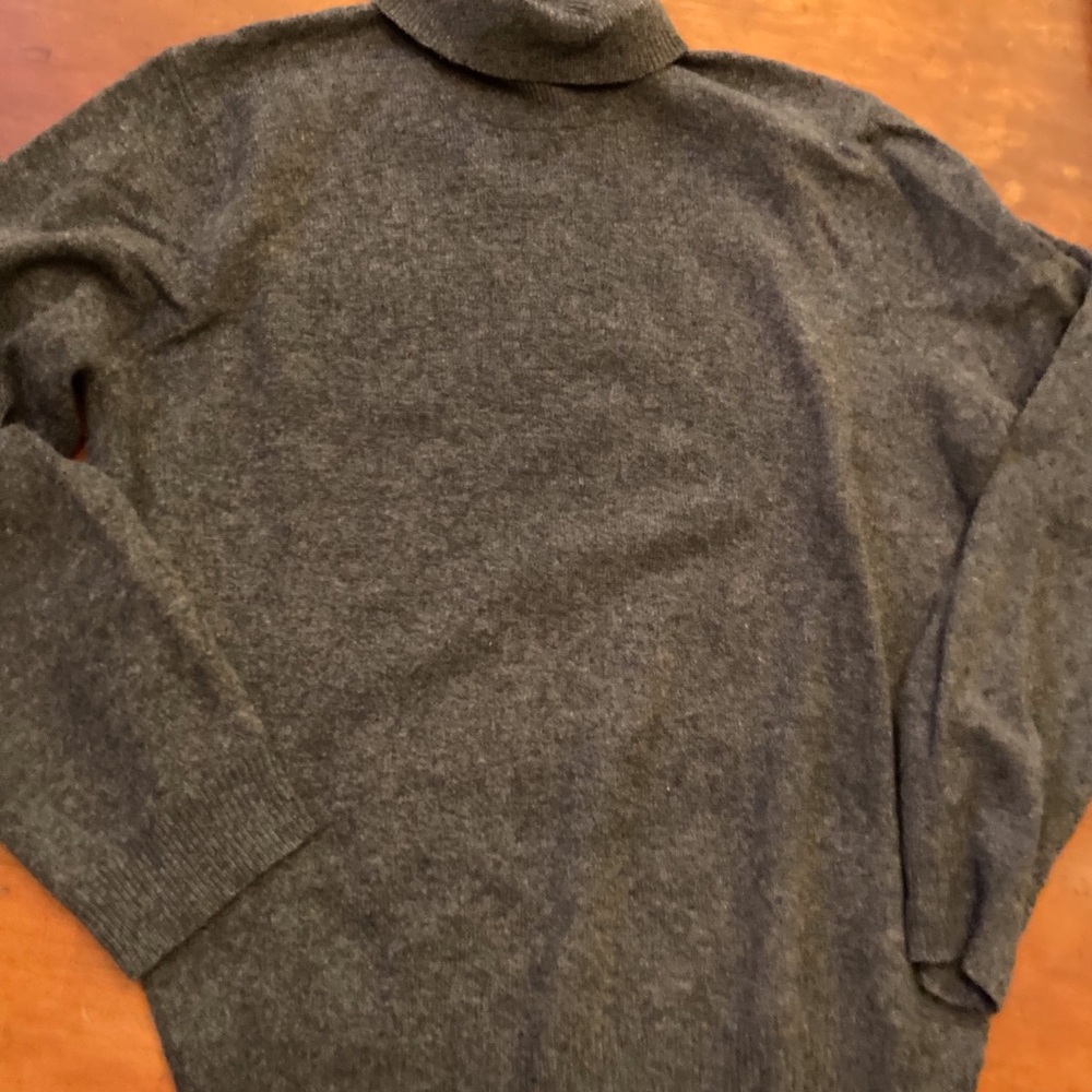 J. Crew Men's classic cotton Gray Turtleneck Sweater loose fit